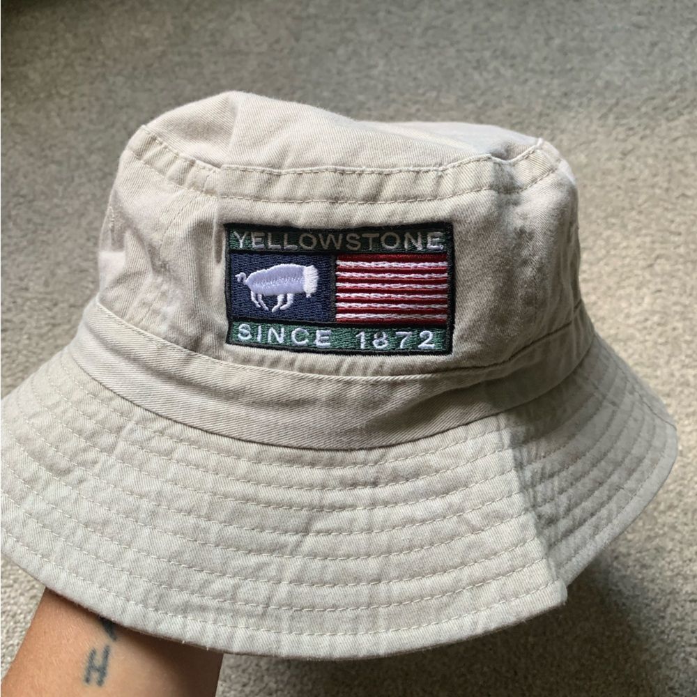 VTG Yellowstone USA Hiking Outdoor Bucket Hat Beige Green Red White Blue One SZ